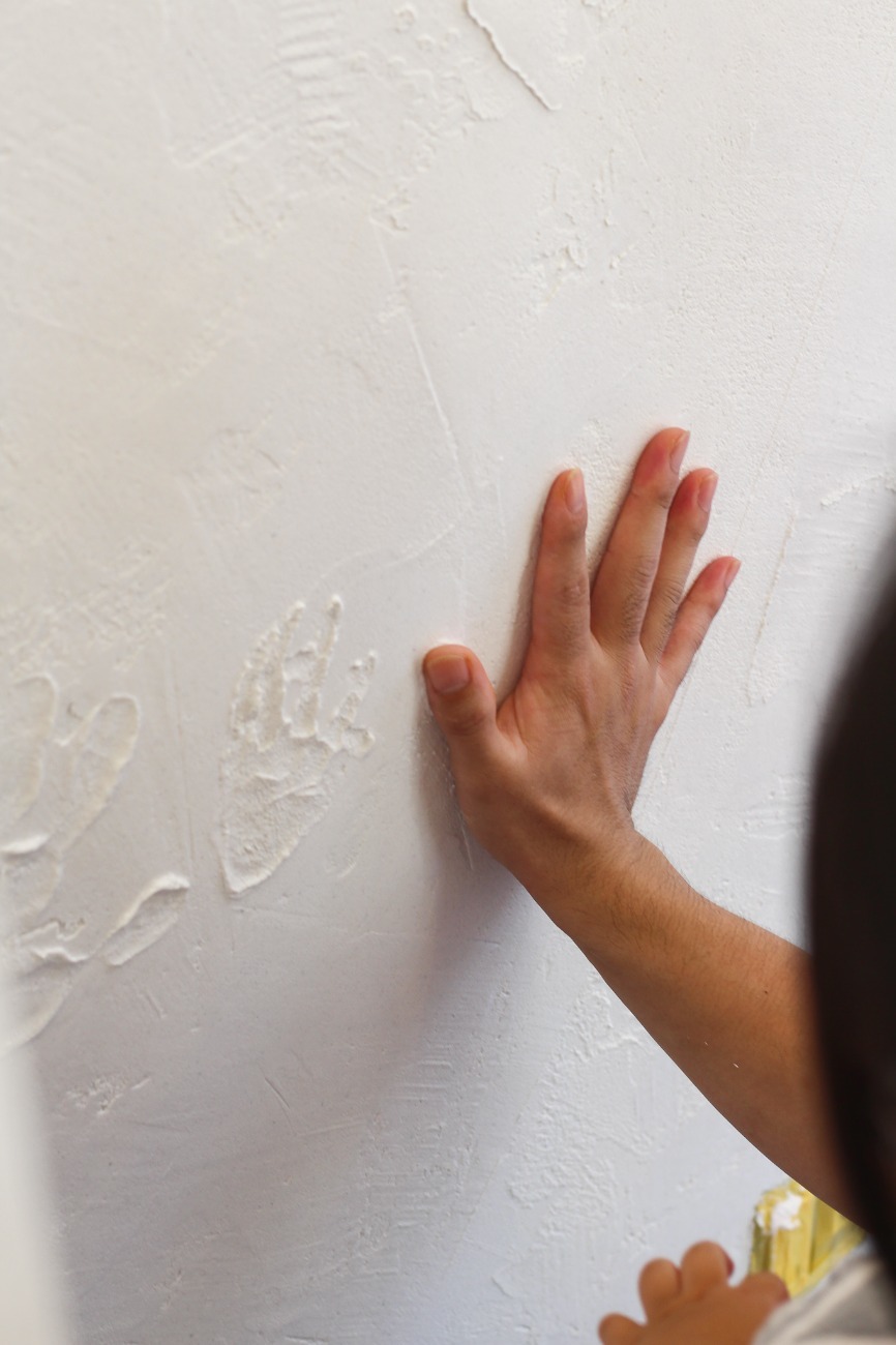 【塗り壁】塗り方も自由自在！調湿効果に優れたスイス漆喰の魅力