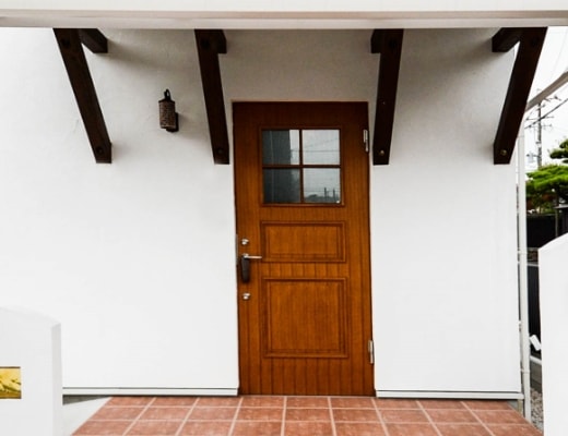 天然木の玄関ドア 写真