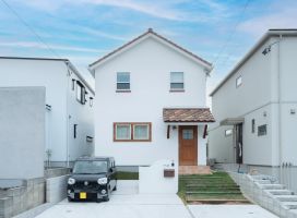 たっぷり収納と吹き抜けがある、28.8坪のかわいいお家「casa carina」 アイキャッチ画像